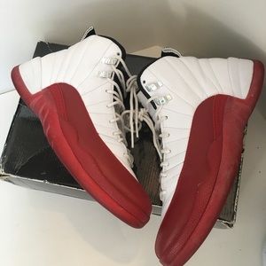 Air Jordan 12 Retro cherry red sz 8.5